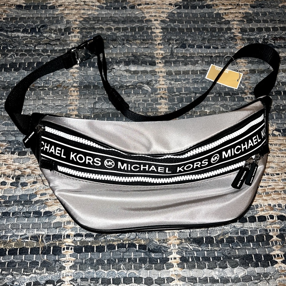 *New!! MK Fanny pack - pearl grey